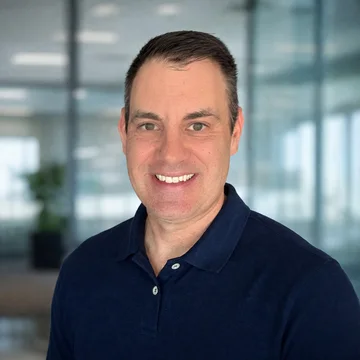 An advisor's headshot